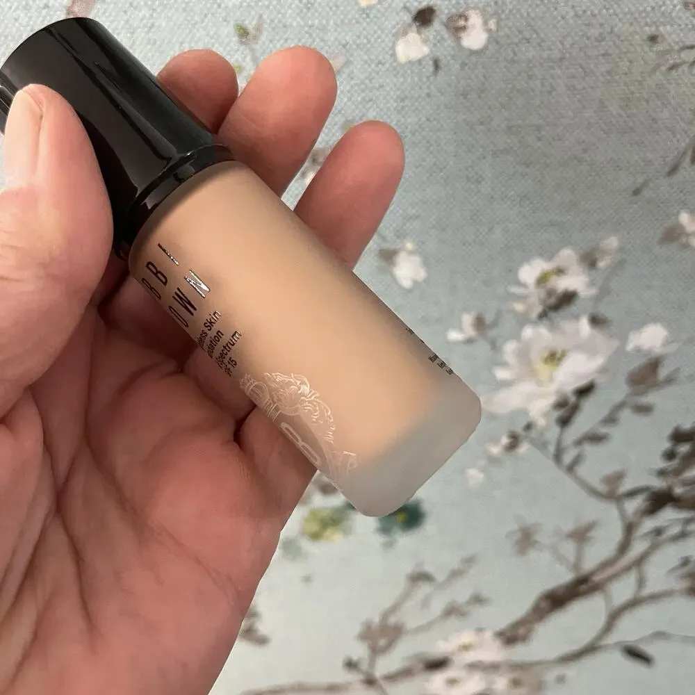 Bobbi Brown Weightless Skin Foundation SPF 15 Cool Beige